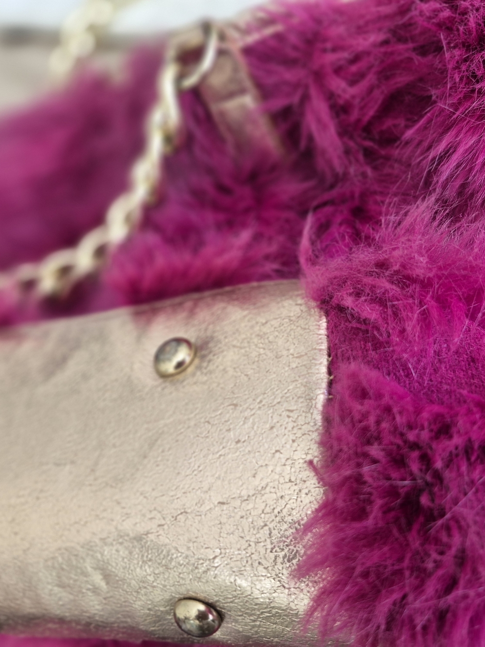 Betsey Johnson Plush Faux Fur Shoulder Bag in Magenta with Gold Chain - Picture 6 of 7